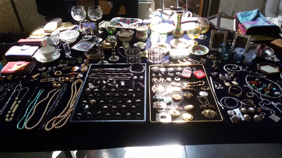 Ružica svoju robu redovno izlaže na buvljaku Doćol placa u protekle dve godine