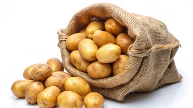 prażonki, prosty klasyk prl. ziemniaki, kiełbasa i cebula, danie sycąc