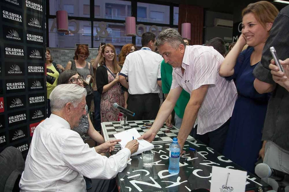 Ljosa potpisuje knjige sinoć u Podgorici