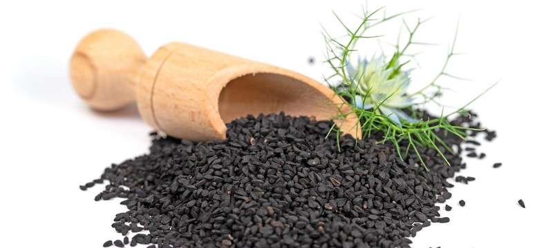 Sekretny klucz do płaskiego brzucha. Łyżeczka tego nasiona zredukuje tłuszcz