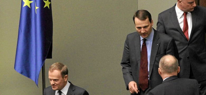 Tusk stawia Sikorskiego do pionu. Chodzi o wpis na Twitterze