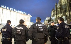 Mężczyźni o 'arabskim wyglądzie' atakowali kobiety w Niemczech. Policja nie reagowała, telewizja milczała