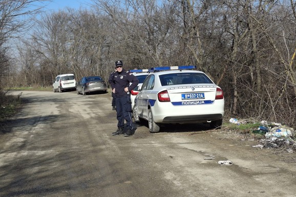 JEZIVA NESREĆA OD OBRENOVCA Smrskan "folksvagen", delovi kola i GOMILA KEŠA rasuti po putu!