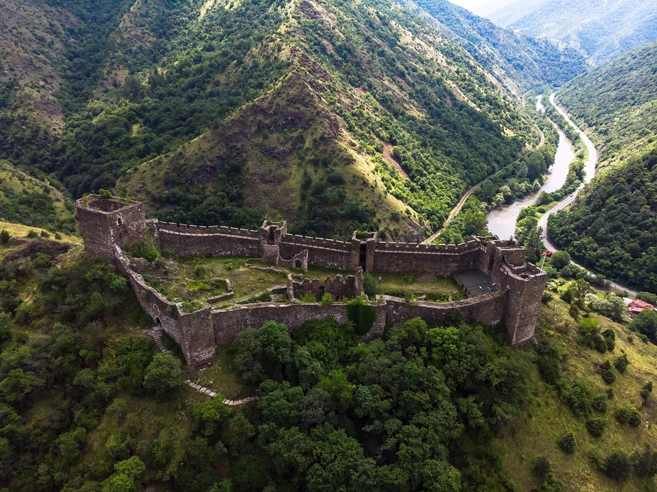 Prelepo srednjovekovno utvrđenje dostupno samo avanturistima