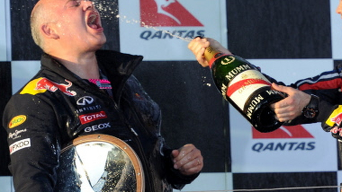 W niedzielę rozpoczął się kolejny sezon F1. W wyścigu o GP Australii triumfował mistrz świata Sebastian Vettel z Red Bulla. Z bardzo dobrej strony pokazał się kolega Roberta Kubicy z Lotusa Renault GP - Witalij Pietrow. Oto tytuły z poniedziałkowej prasy: