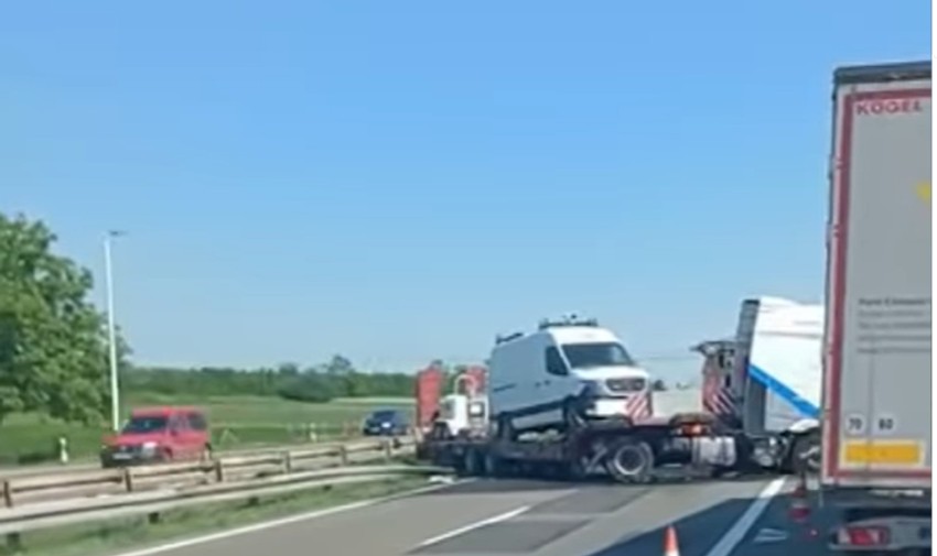 Uklanjanje šlepera nakon udesa na auto-putu kod Požarevca