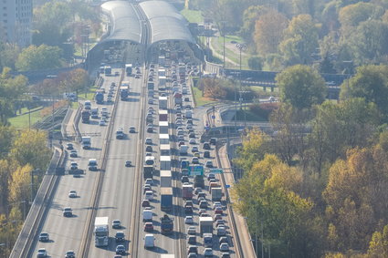 Warszawa wprowadzi na drogach tempo 30 km/h