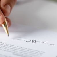A grafológus szerint ilyen a nárcisztikus emberek aláírása