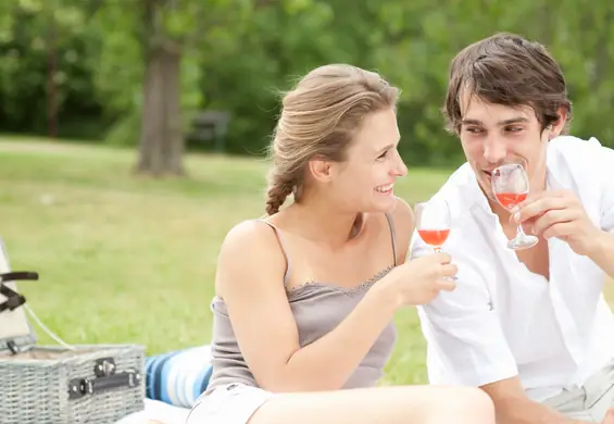 Śniadanie pod chmurką? Czemu nie! Oto 8 praktycznych porad jak zorganizować niezapomniany PIKNIK