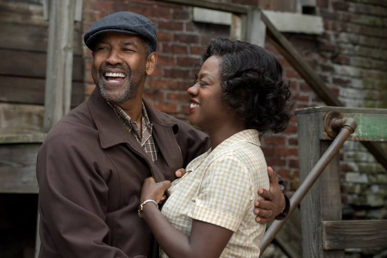 Denzel Washington i Viola Davis w filmie "Płoty"