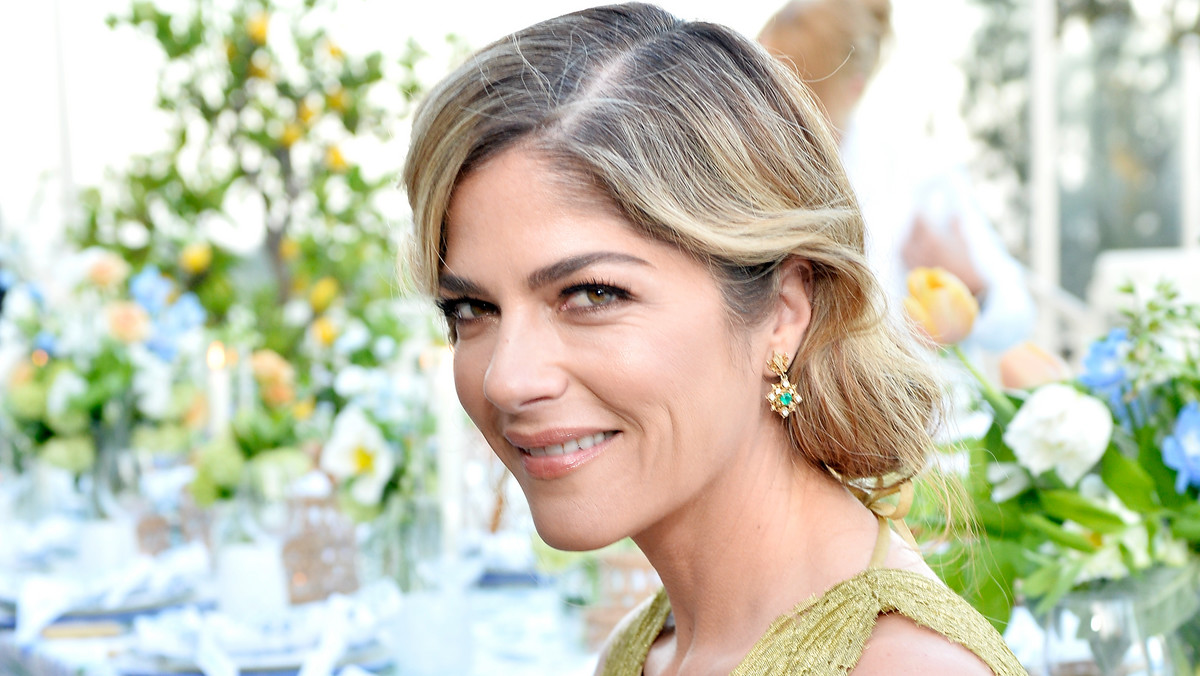 Selma Blair, aktorka znana z filmów "Legalna blondynka" czy "Szkoła uwodzenia", jesienią zeszłego roku wyjawiła, że cierpi na stwardnienie rozsiane. 46-letnia gwiazda opublikowała w mediach społecznościowych wzruszający wpis o swojej chorobie i o tym, jak sobie z nią radzi.