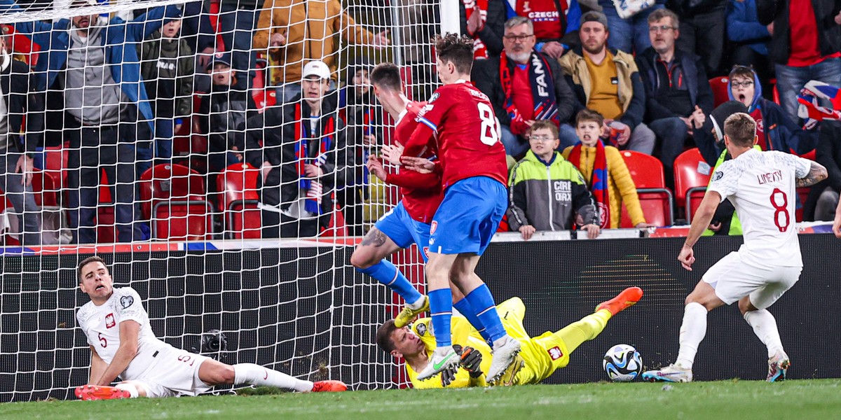 Fernando Santos uczulał polskich piłkarzy na taki atak Czechów, a i tak straciliśmy gola.