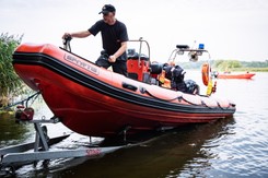 Są żywe ryby, ale pływają tuż przy powierzchni. 'Poleciłem uruchomić pompy'