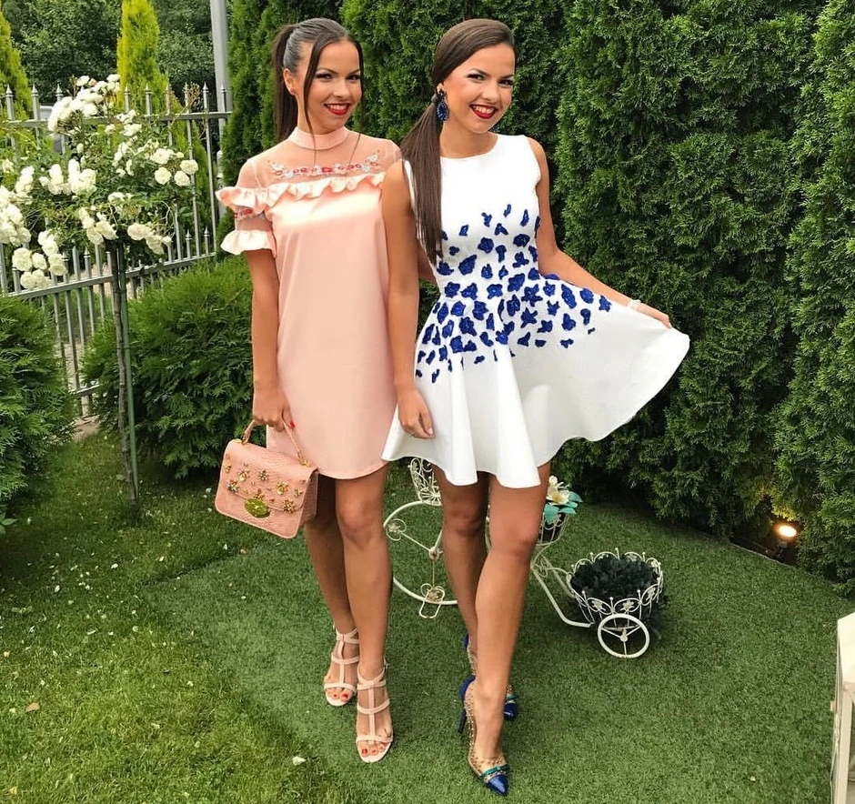 Bliznakinje iz Niša Ana (levo) i Mina (desno) svi mešaju