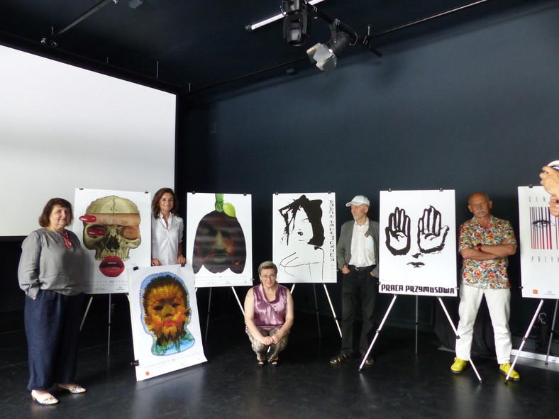 Zdjęcie z wydarzenia realizowanego w ramach kampanii Anty Modern Slavery Art Day - z udziałem: Andrzeja Pagowskiego, Katarzyny Stanny i Mieczysława Wasilewskiego.