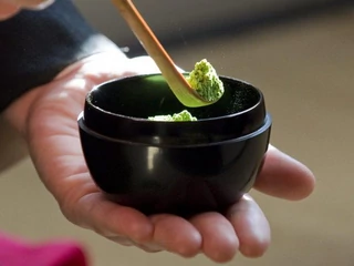 zielona herbata w czarce