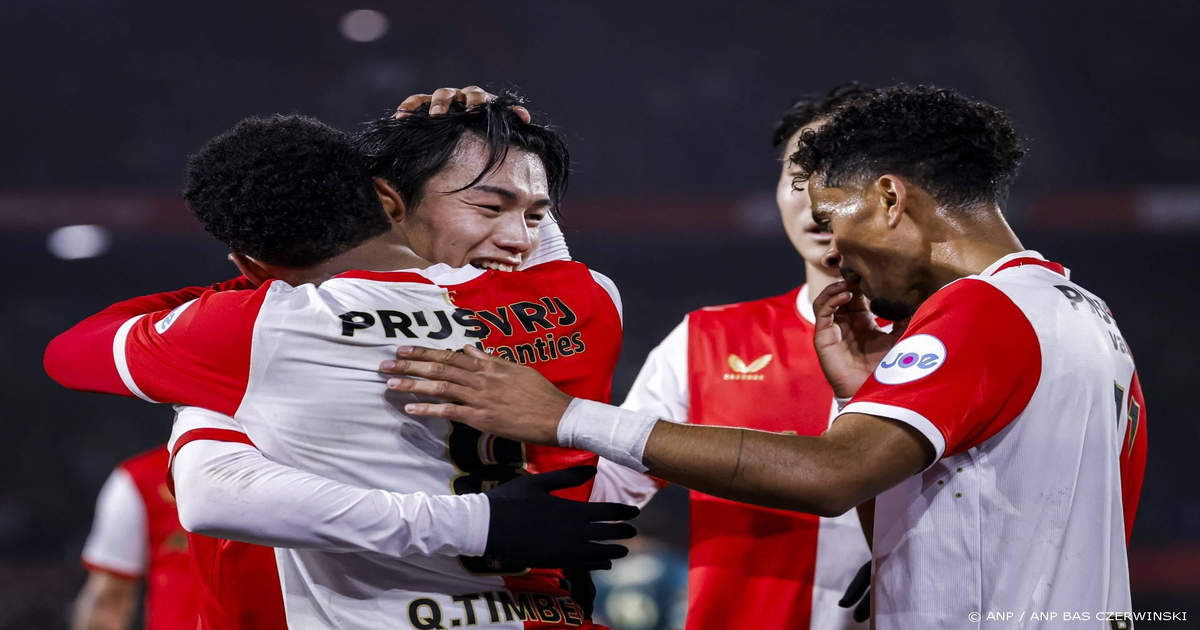 Ueda schiet Feyenoord met vier goals naar 6-1 zege op PEC Zwolle