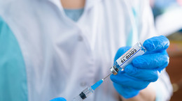 Badania: skuteczność szczepionki Pfizera wyraźnie spada po sześciu miesiącach