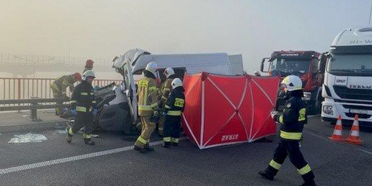 Wypadek busa na autostradzie A1 pod Łodzią. Są zabici i ranni