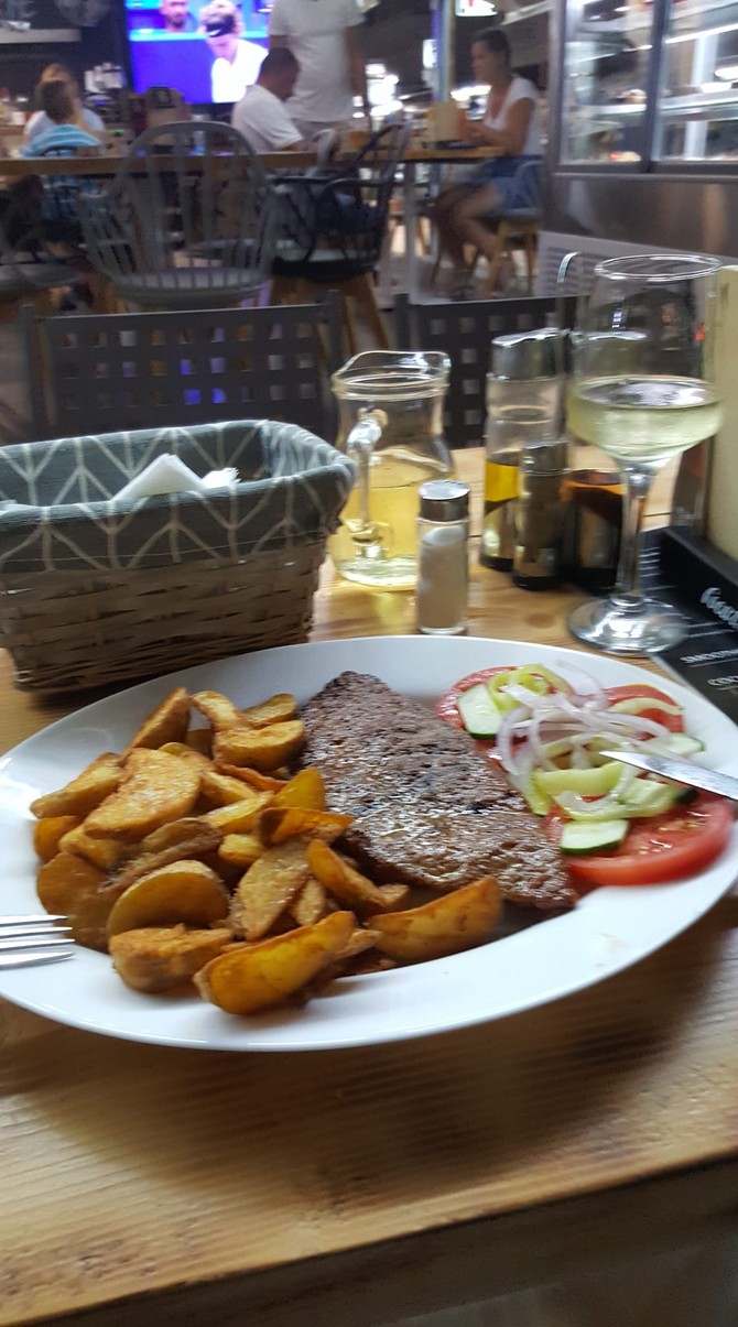 Punjena pljeskavica