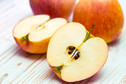 Pestki owoców (np. jabłek, brzoskwiń, moreli)