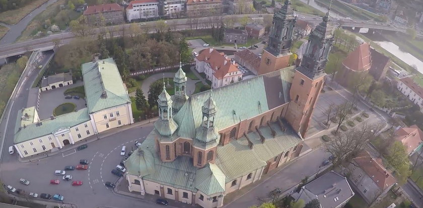 Niezwykłe zdjęcia. Zobacz poznańską katedrę z lotu ptaka!