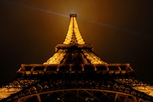 Symbol Paryża może czasowo zostać zamknięty dla turystów