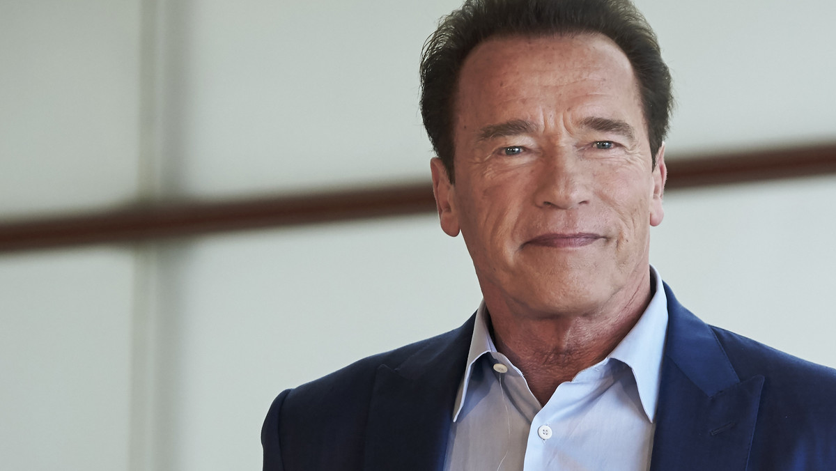 Arnold Schwarzenegger w rozmowie z magazynem "Men's Health" przeprosił za to, że kilka razy przekroczył granice dopuszczalnego zachowania w relacjach z kobietami. - Jestem facetem. Nigdy nie zmieniłbym tego, jak postrzegam siebie - zastrzega.