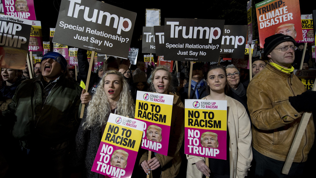 W dużych miastach Europy odbyły się w piątek protesty przeciwko Donaldowi Trumpowi, który tego dnia w Waszyngtonie został zaprzysiężony na 45. prezydenta USA. Demonstracje zgromadziły po kilkaset osób. W Budapeszcie demonstrowano poparcie dla Trumpa.