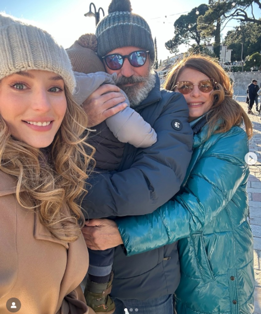 Gagi Jovanović sa unukom, ćerkom i ženom