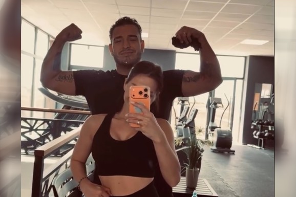 DARKO I KATARINA LAZIĆ POKAZUJU MIŠIĆE U TERETANI On je ljubi nasred sale, evo kako provode zajedničko vreme (VIDEO)