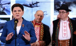 Szydło ostrzega: Tusk przyjeżdża do Polski i sieje wiatr. Przyjeżdża by burzyć i atakować rząd
