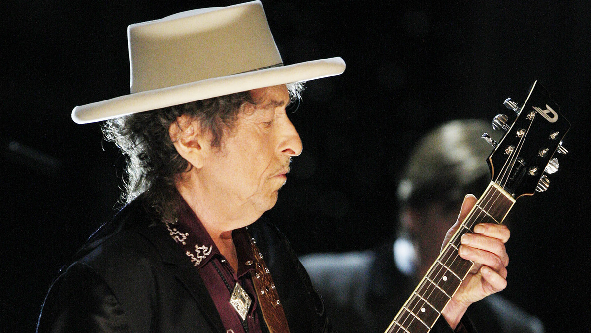 Bob Dylan opublikował pierwszy utwór z płyty "Tempest". Piosenka nosi tytuł "Duquesne Whistle". Wcześniej mogliśmy się zapoznać z fragmentami piosenek z krążków "Scarlet Town" i "Early Roman Kings". Longplay "Temepst" ukaże się 11 września. Znajdzie się na nim 10 piosenek. Za produkcję materiału odpowiada Jack Frost.