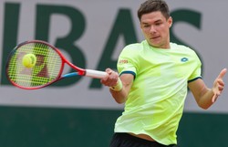 Majchrzak w Paryżu szybko spakował walizki. Nie poszło mu w singlu i deblu