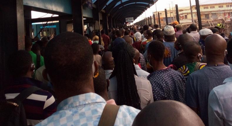 Lagosians queue at the Ikorodu BRT terminal in Lagos on May 4, 2020 after the easing of restrictions in the state [Twitter/@tope_bisade]