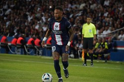 Czwarte w sezonie zwycięstwo Paris Saint-Germain. Debiut Poręby w Lens [WIDEO]