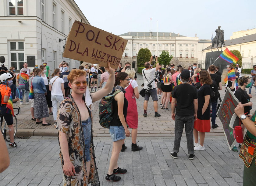 "Tęczowe disco" przed Pałacem Prezydenckim