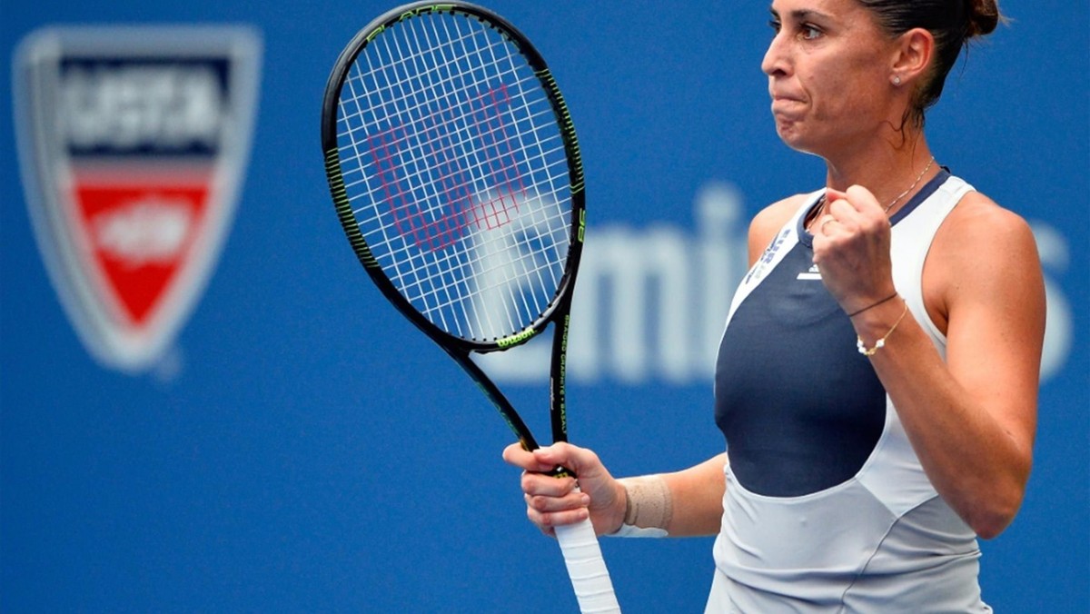 W pierwszym meczu od zwycięstwa w wielkoszlemowym US Open Flavia Pennetta pokonała w 1. rundzie China Open grającą z dziką kartą 160. w rankingu Chinkę Xin-Yun Han 7:5, 4:6, 6:4.