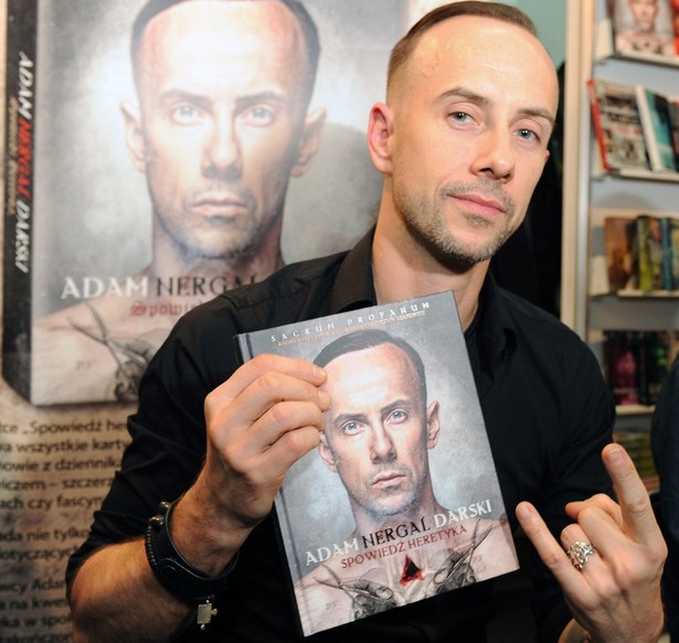 Adam "Nergal" Darski prezentuje książkę o sobie