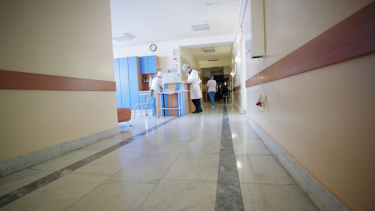 Prokuratura jeszcze raz zbada sprawę okaleczenia pacjenta Szpitala Psychiatrycznego w Suwałkach. Mężczyzna stracił oko lecząc się tam na depresję.