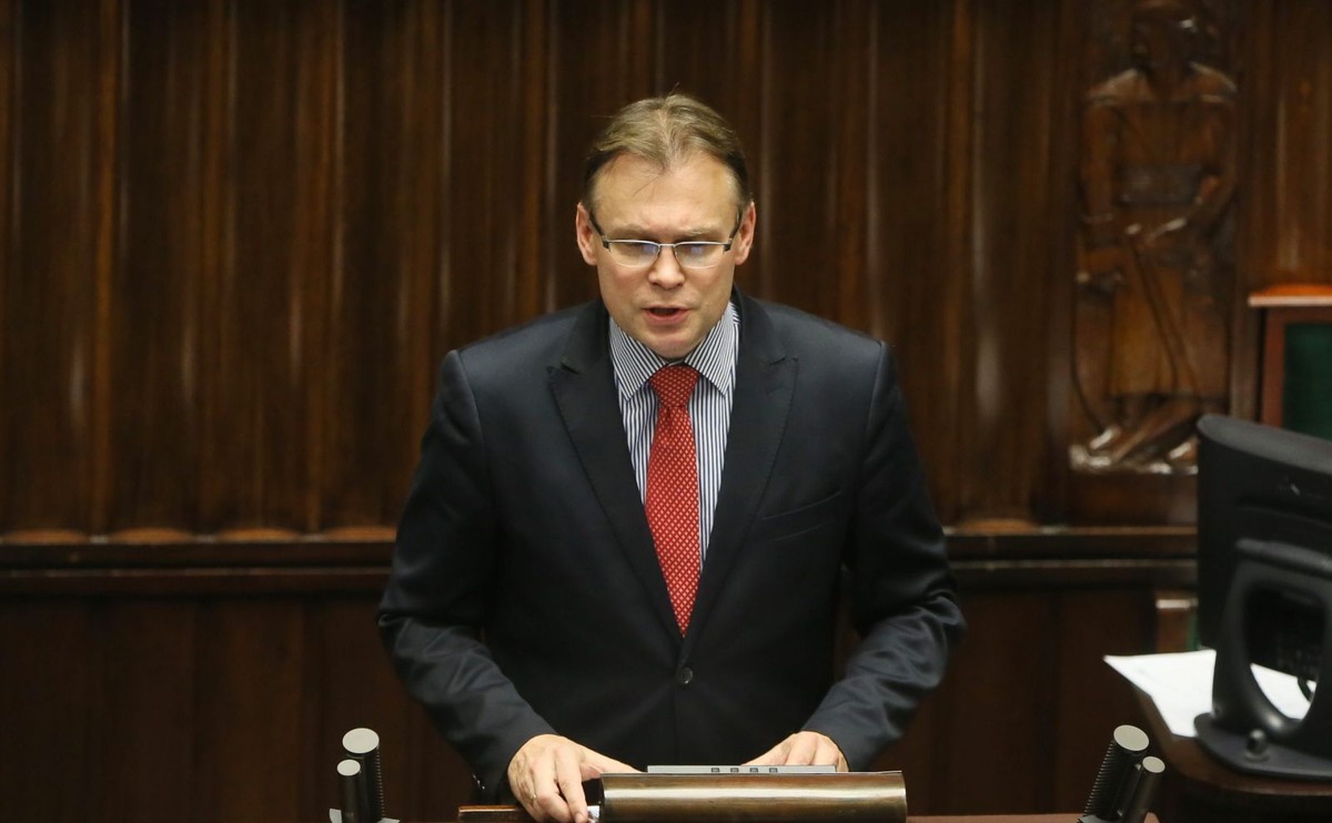 W ocenie Mularczyka powinna być "uchwała Zgromadzenia Ogólnego i to ta uchwała powinna być przekazana panu prezydentowi, który dokonuje wyboru, spośród dwóch kandydatów, prezesa SN"