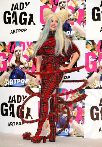 Lady GaGa w czasie promocji albumu 'ARTPOP' w Tokio – 1 grudnia 2013
