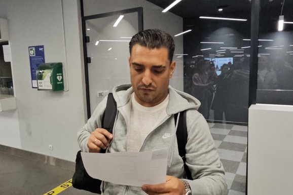 NAJEMOTIVNIJI PRIZOR IZ BRESTAČA Darko Lazić objavio fotografiju sa ćerkama pokojnog brata, tu su i njegova deca: "Moj svet"