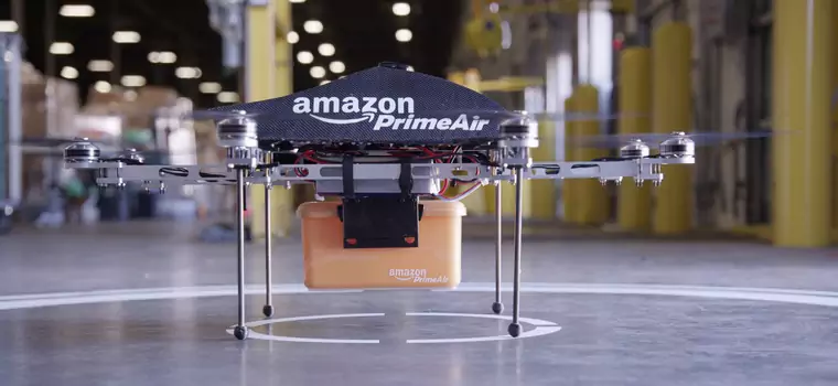Amazon oficjalnie zaczął dostarczać paczki przy użyciu dronów. Dostawa nawet w godzinę