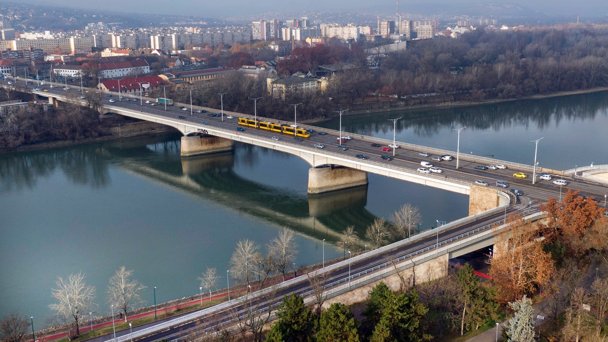 Nem tanulunk a tragédiákból? Két hét alatt 408 gyorshajtót kaptak el az Árpád hídon: volt, aki 147 km/órával száguldott