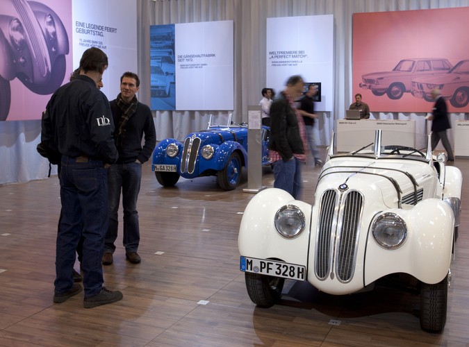 W Essen zakończyła się wystawa Techno Classica. Impreza jest uznawana za największe niemieckie targi pojazdów historycznych i zabytkowych. W naszej galerii mamy kilka perełek dawnej motoryzacji - auta warte są bardzo poważne pieniądze...