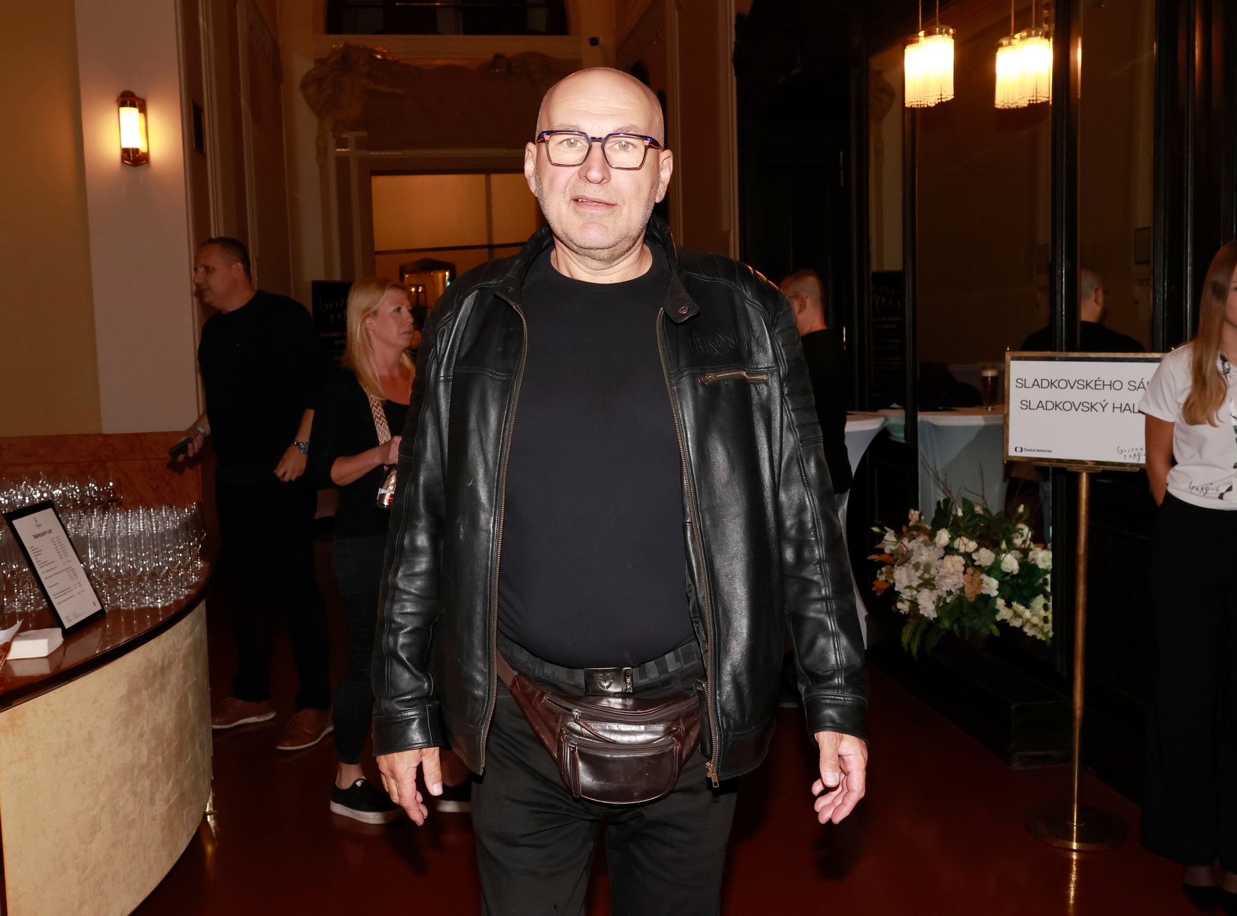 Český spevák, skladateľ, frontman skupiny Tři sestry Lou Fanánek Hagen, vlastným menom František Moravec.