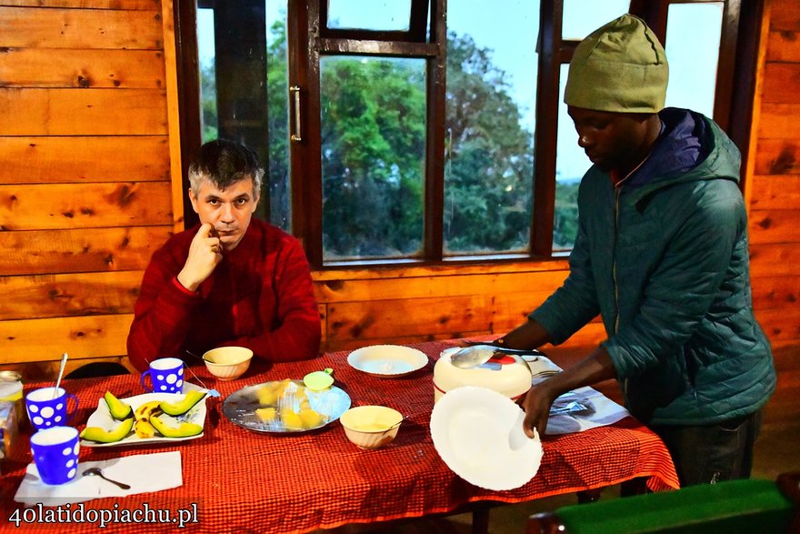 W drodze na Mount Meru, kolacja