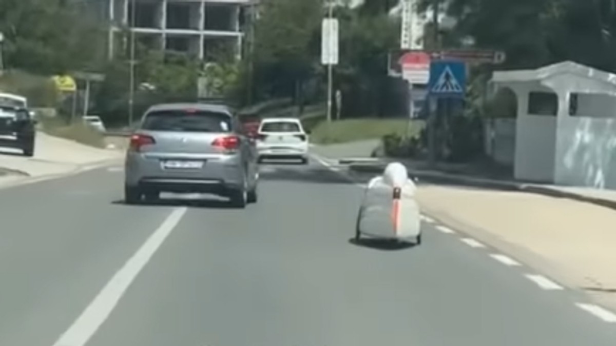 Neobično vozilo u Herceg Novom