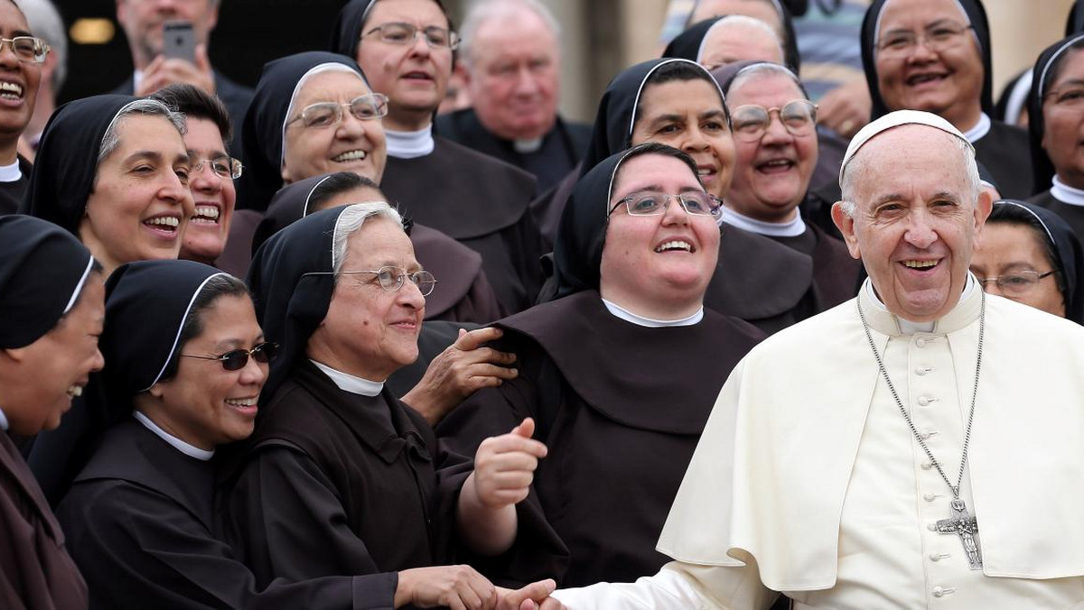 Papież prosi zakonnice i księży, by przestali oglądać filmy dla dorosłych